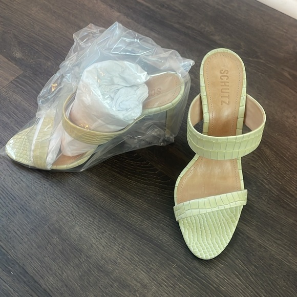 - NWB  Schutz Leia Leather Sandals sz 8.5 - Picture 3 of 4